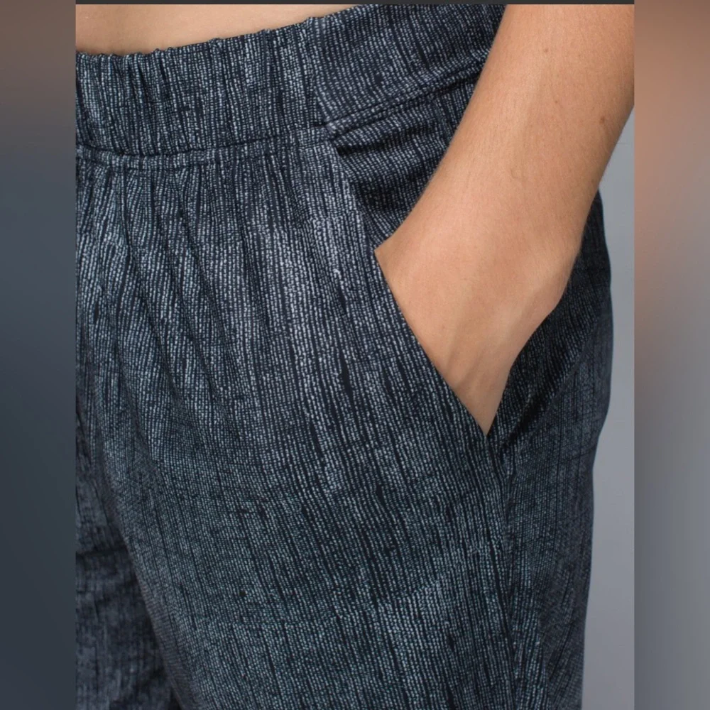Lululemon Jet Crop *Print - Picture 6 of 12